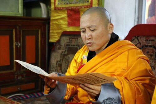 Д.Жавзандорж: X Богд гэгээн ном эрдэмд шамдан суралцаж буйд сүсэглэн залбирч байна